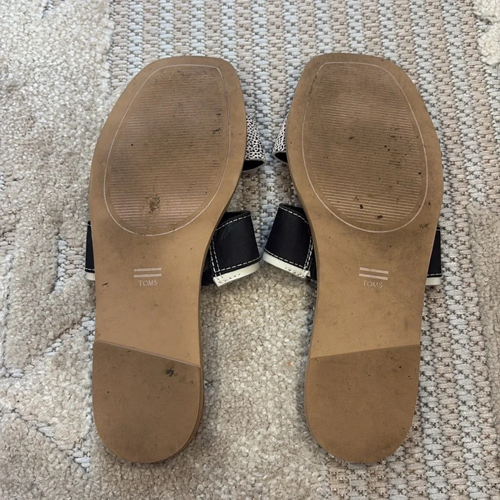 Toms Black and White Seacliff Open Toe Slide - Size 9.5 Women’s